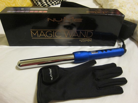 Heat protecting glove included.