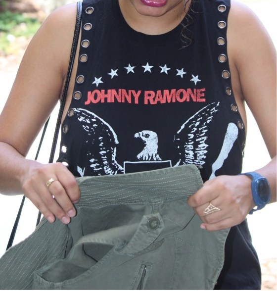 side boob,forever 21, ramones, band t-shirt, jeans, ootd, johnny ramone